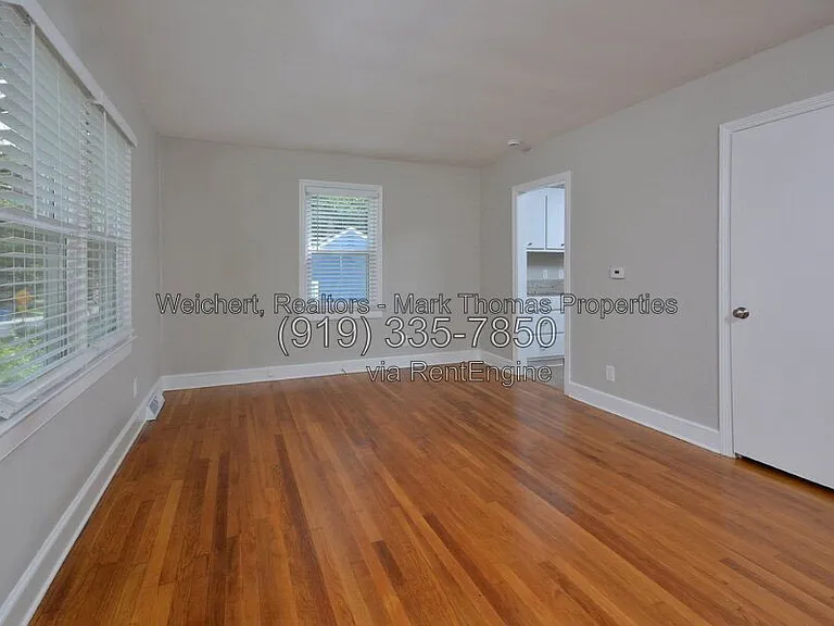 2405 Albany St — Photo 18
