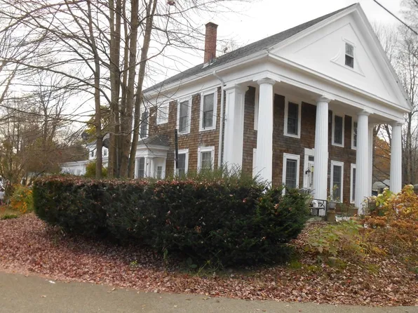 31 West St, Petersham, MA 01366