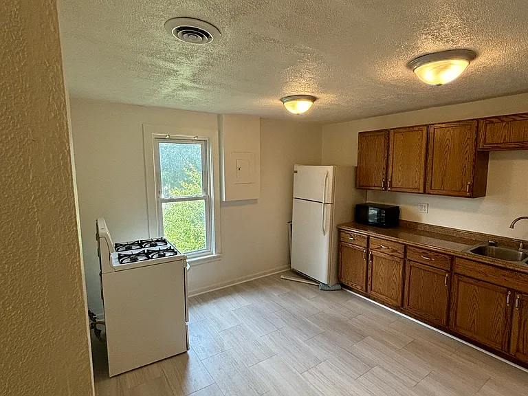 383 Wabash St #2 — Photo 6