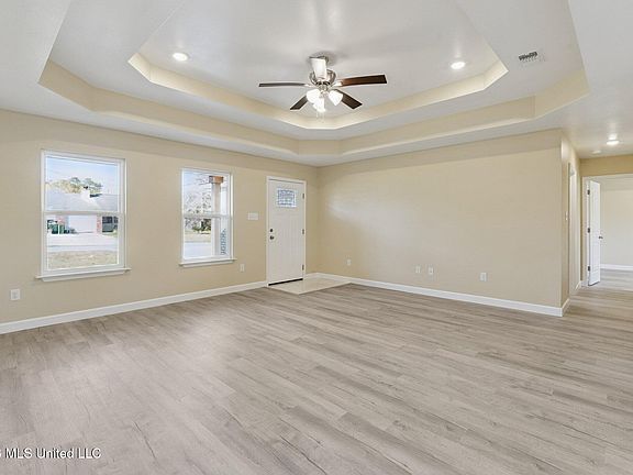 3rd image of 8195 Redstone Dr