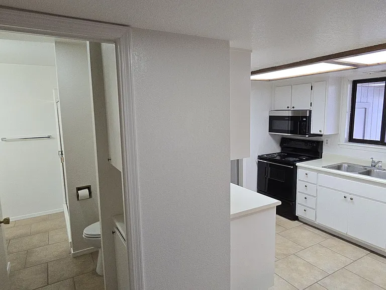 1650 N Lakeview Ln — Photo 6