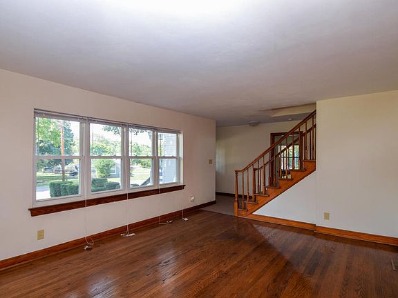 3rd image of 2535 Avalon Ave NW
