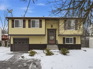 31 Greengage Cir, East Amherst, NY 14051