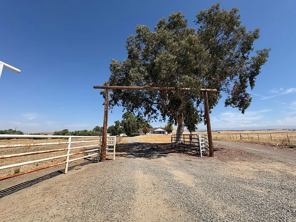 41181 Wide Awake Ranch Rd