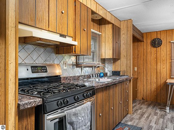 4th image of 202 N Case St