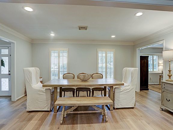 3rd image of 618 Winter Oaks Dr