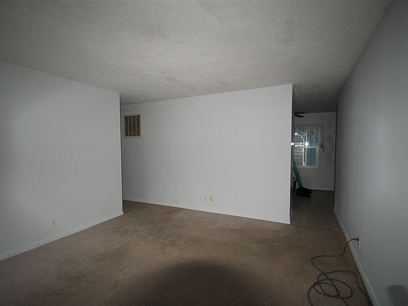 4th image of 2301 Iroquois Trl