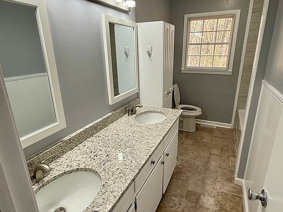 3rd image of 90 Hickory Ln