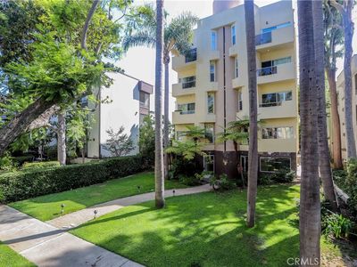 410 N Oakhurst Dr APT 101, Beverly Hills, CA, 90210