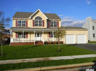 18 Dr Reed Blvd, Amityville, NY 11701