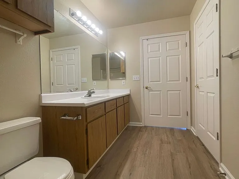 802 Cally Ct — Photo 17