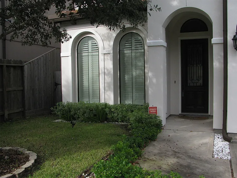 4112 Blossom St — Photo 3