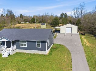 1041 Twin Creek Rd, Charlotte, TN 37036