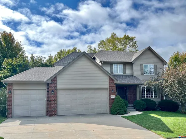 2327 Vavrina Ln, Lincoln, NE 68512