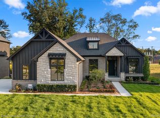 11812 Encore Dr, Utica, MI