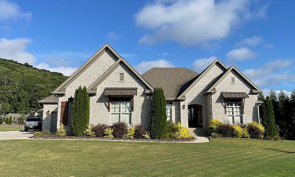 1st image of 14 Oakshire Pl SE