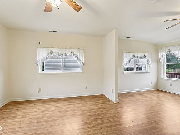 4th image of 2114 Yosemite Dr