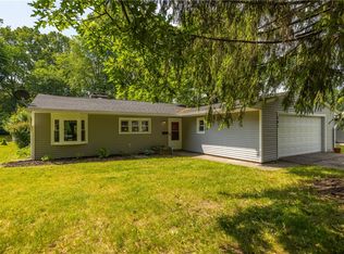 201 Ridgeview Dr, East Rochester, NY 14445