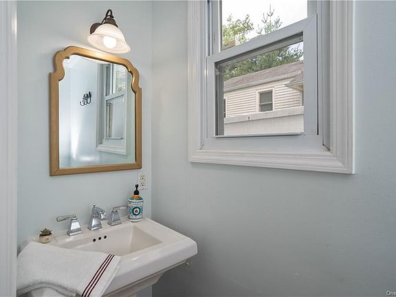 5th image of 52 Ronny Cir
