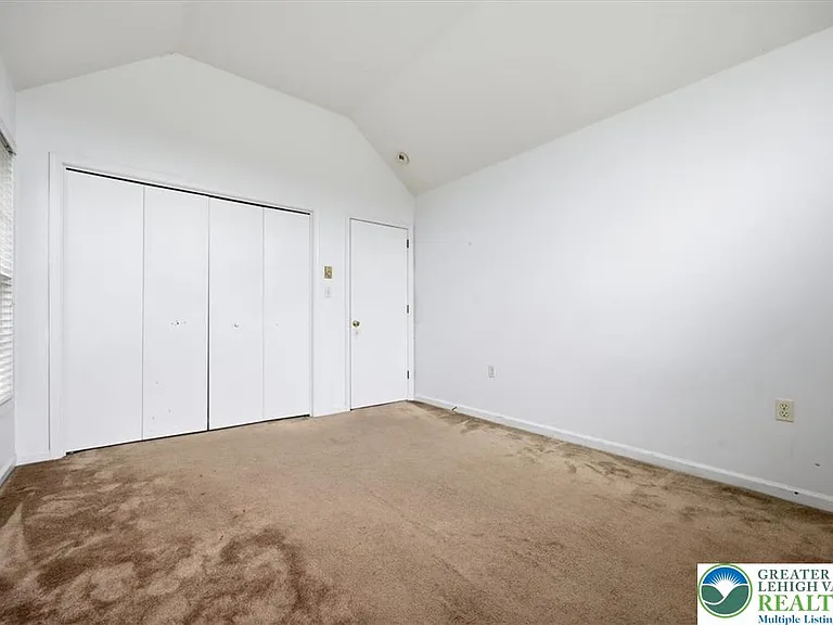 86 Northpark Dr E — Photo 39