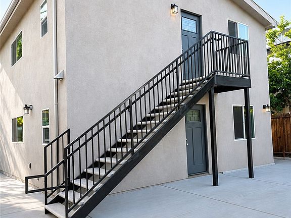 5th image of 19331 Lorne St