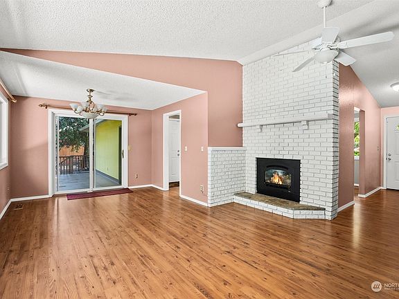 5th image of 7616 Rein Street SE