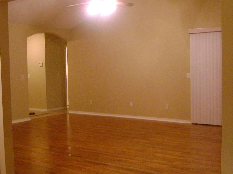 KITHCHEN TO LIVING/ROOM