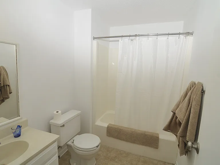 15 Hawthorne Cir #15 — Photo 12
