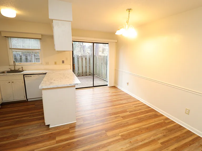 1260 Donaldson Ct — Photo 5