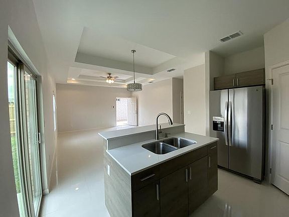 3rd image of 5708 Nightingale Ave #3