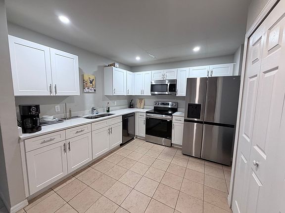 5th image of 13815 1st St
