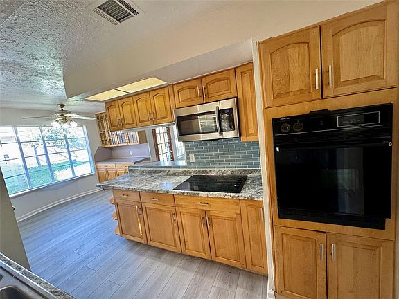 4th image of 11402 Concho St