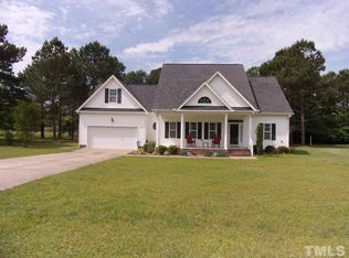 101 Meadow Ridge Dr, Dunn, NC 28334