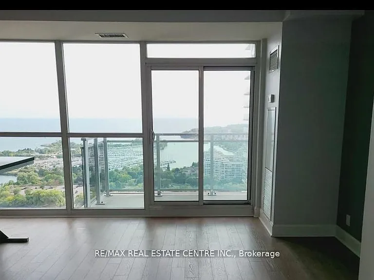 33 Shore Breeze Dr #3011 — Photo 1