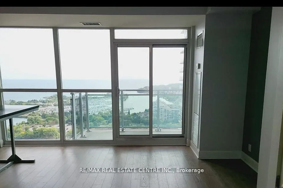 33 Shore Breeze Dr #3011