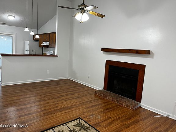 4th image of 131 Twin Wood Dr