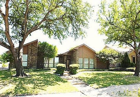 2nd image of 1138 Chimneyrock Trl