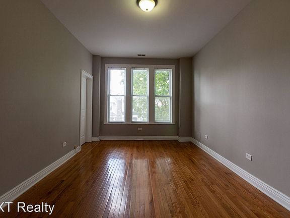 4th image of 3250 N Leavitt St #8838138