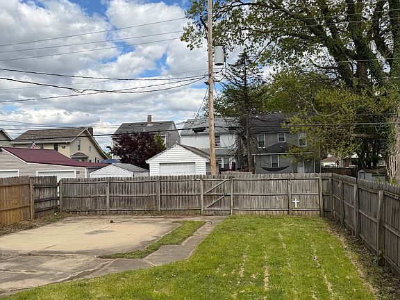 2nd image of 614 N E St