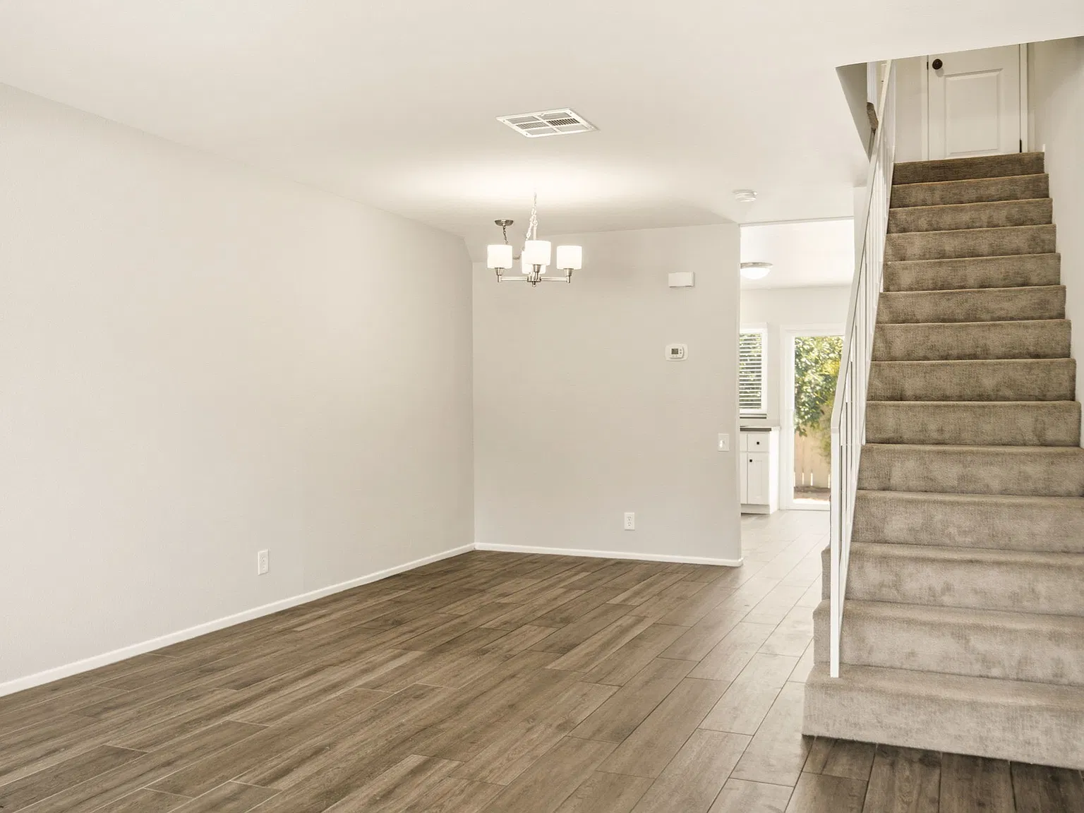 2 bed, 998 sqft, $2,700 — Photo 4