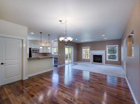 5th image of 748 Deer Forest Dr