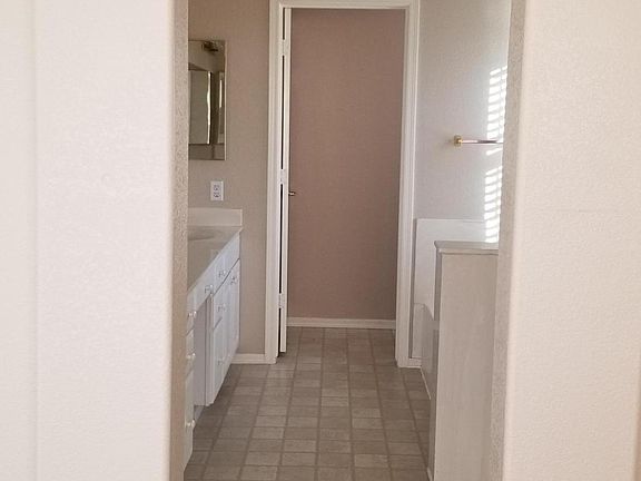 3rd image of 910 N Bradley Dr