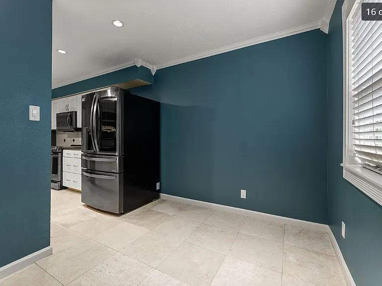 breakfast/ dining area