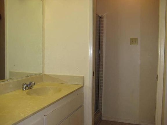 5th image of 6298 Civic Terrace Ave #B