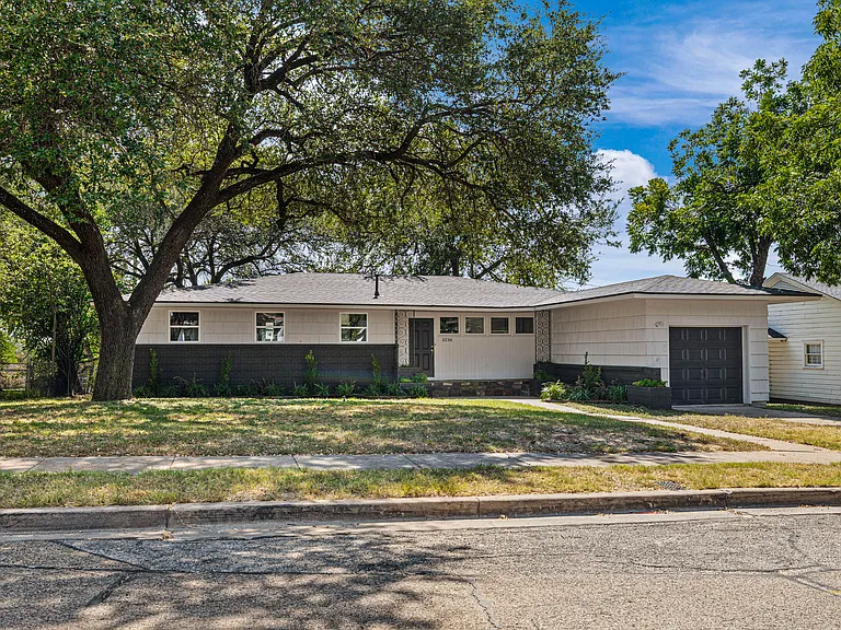 32300 Proctor Ave — Photo 8