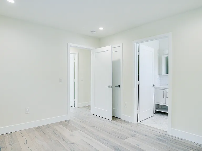 3938 S Victoria Ave — Photo 21