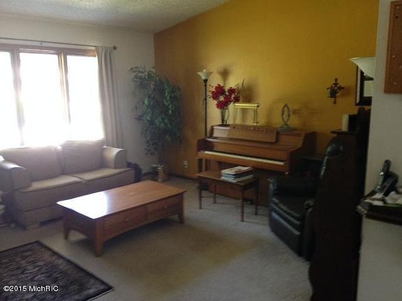 2nd image of 148 Surry Oak Dr