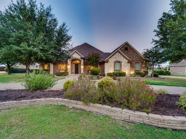228 Spring Grove Dr, Waxahachie, TX 75165