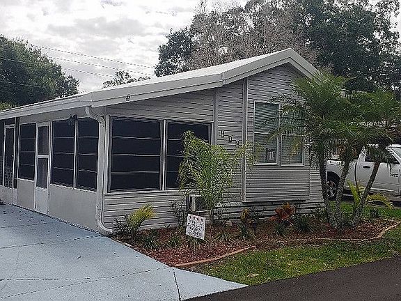 2nd image of 916 Savanna Dr