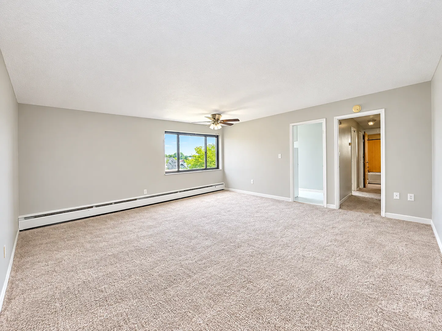 1 bed, $985 — Photo 2